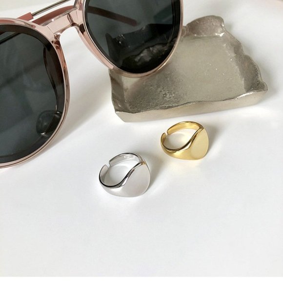 Minimalist 925 Sterling Silver Signet Ring Round Disc Ring (Gold) - Picture 2 of 9